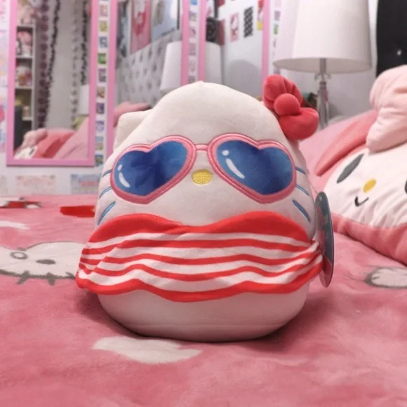 Hello Kitty Summer Squishmallow - Picture 2 of 4